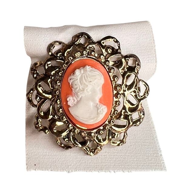 Vintage Cameo Brooch - Picture 1 of 4